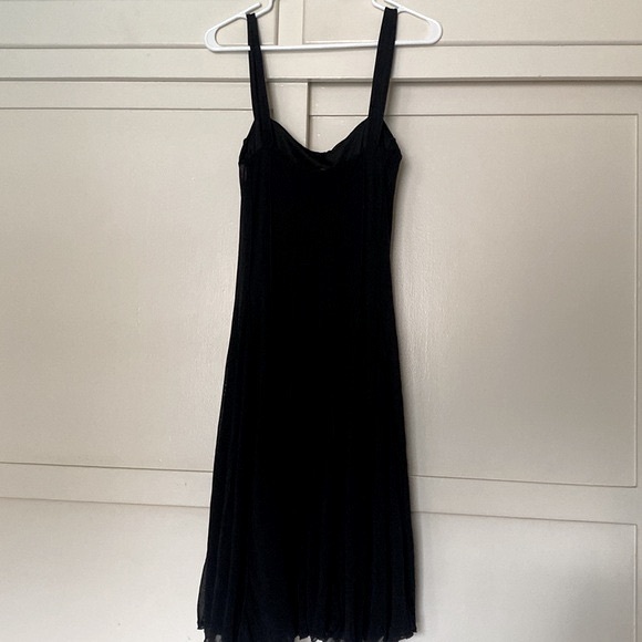 CARMEN Carmen Marc Valvo CLASSIC 🖤BLACK🖤 FIT & FLARE DRESS SIZE MEDIUM 🌟EUC🌟 - Picture 4 of 14